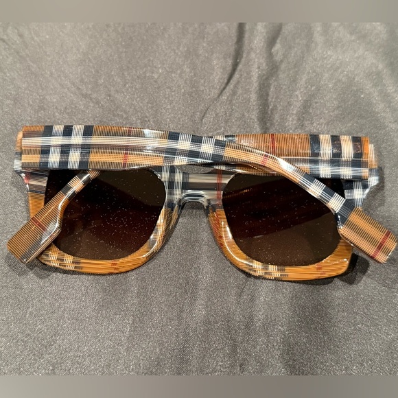Burberry Kitty BE4364 396713 Sunglasses. NWOT & FULL INCLUSION - Picture 7 of 16
